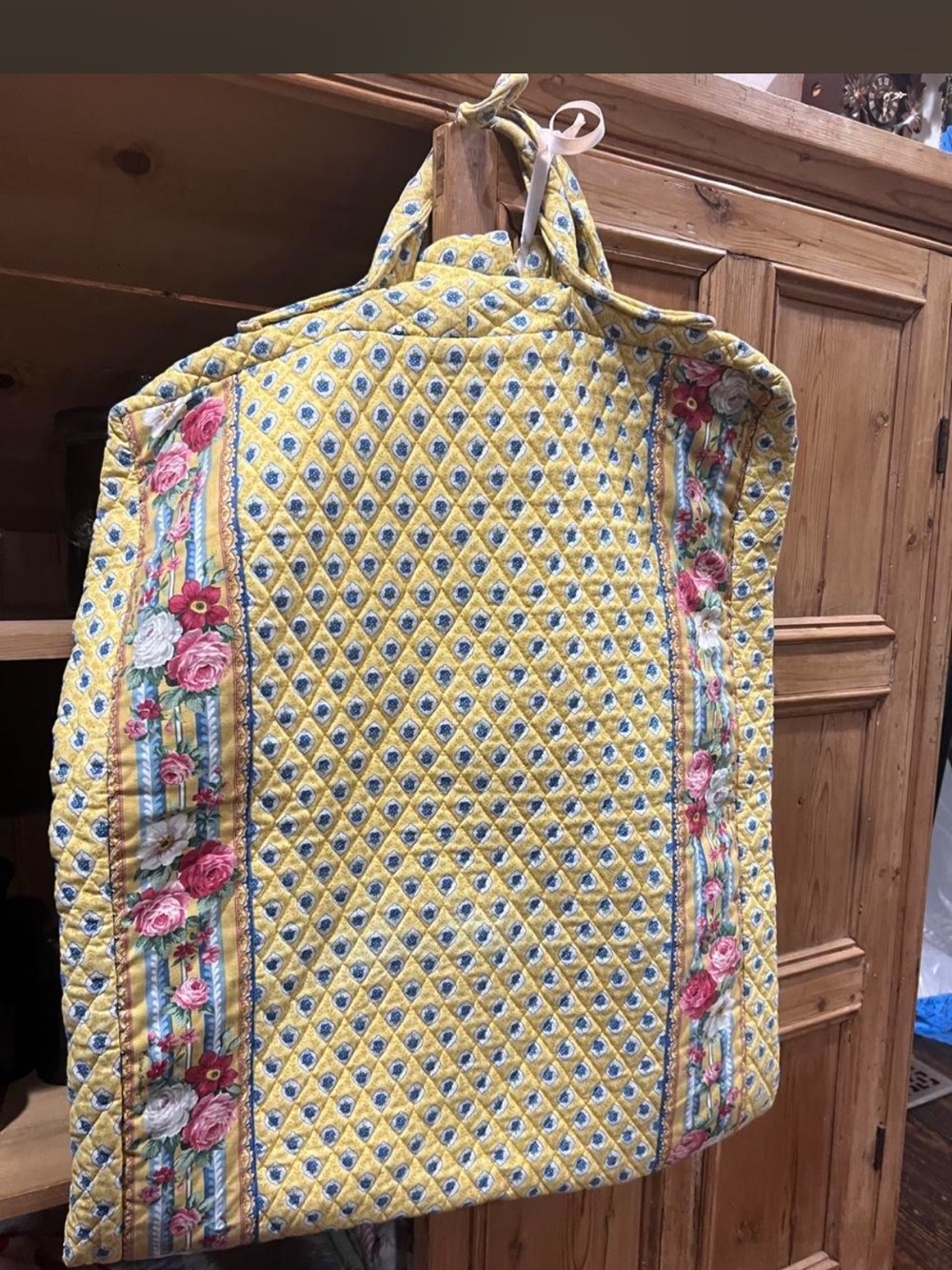 Vera Bradley Garment Bag in Retired Elizabeth Pattern - Picture 2 of 6